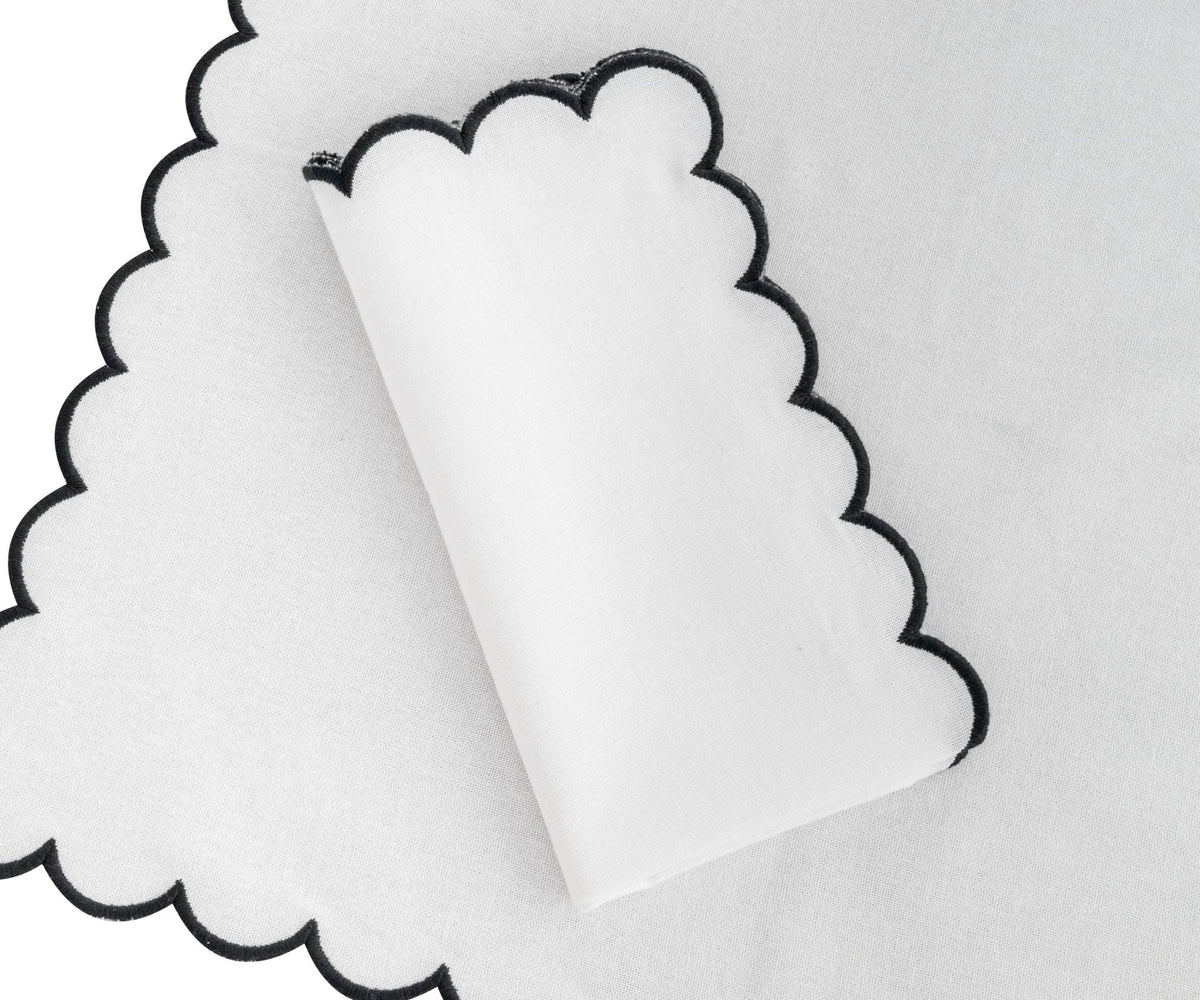 Scalloped Edge Linen Napkins - Che Cose Belle