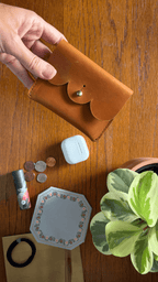 Scalloped Leather Card Carrier - Che Cose Belle