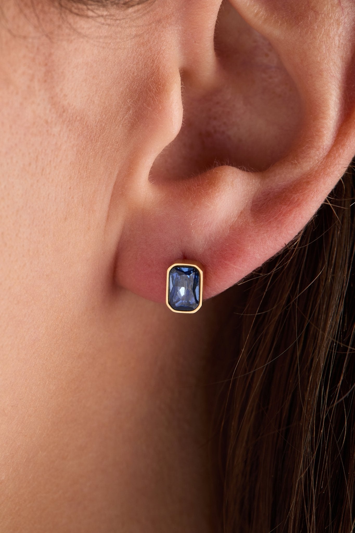 September Emerald - Cut Birthstone Stud Earrings - Che Cose Belle