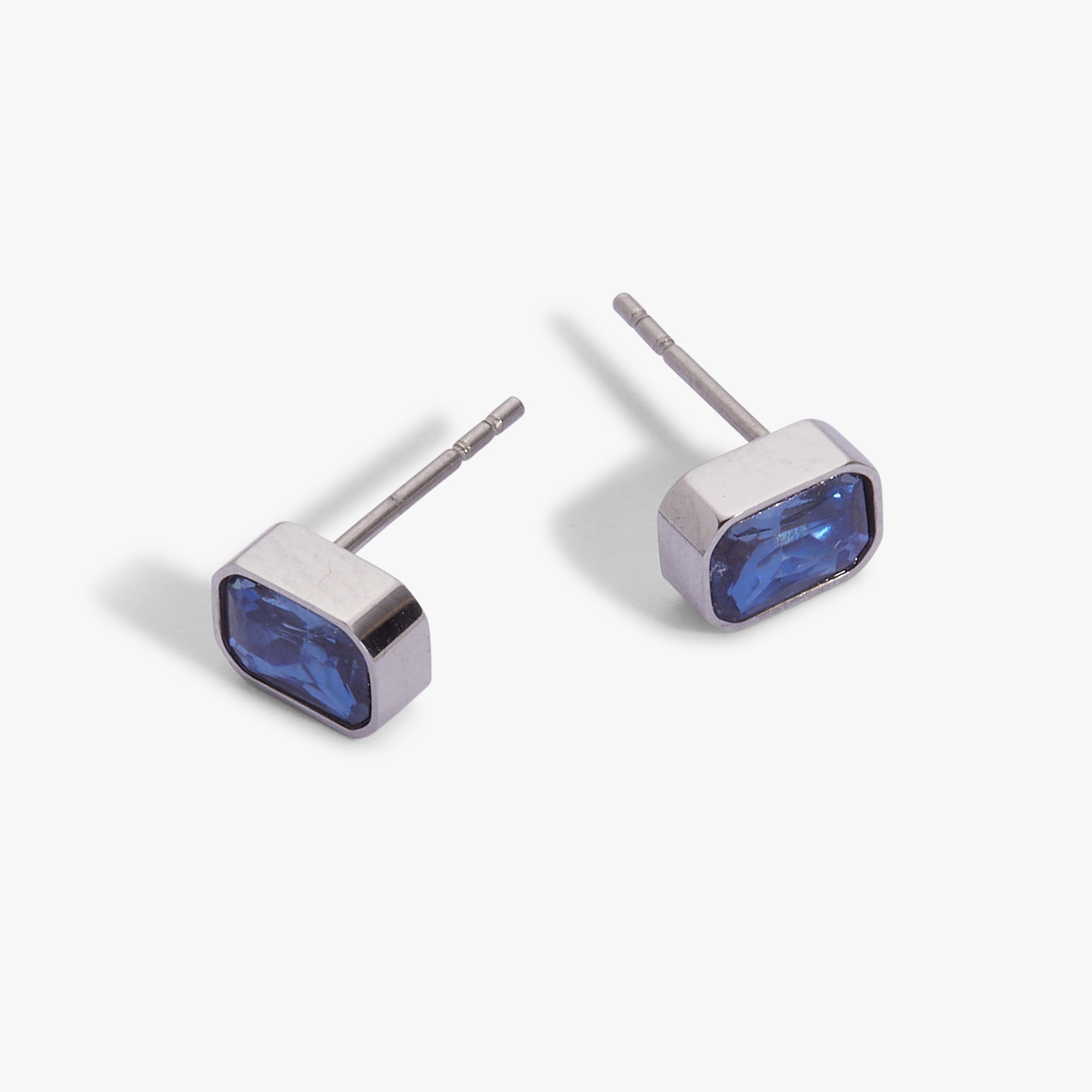 September Emerald - Cut Birthstone Stud Earrings - Che Cose Belle
