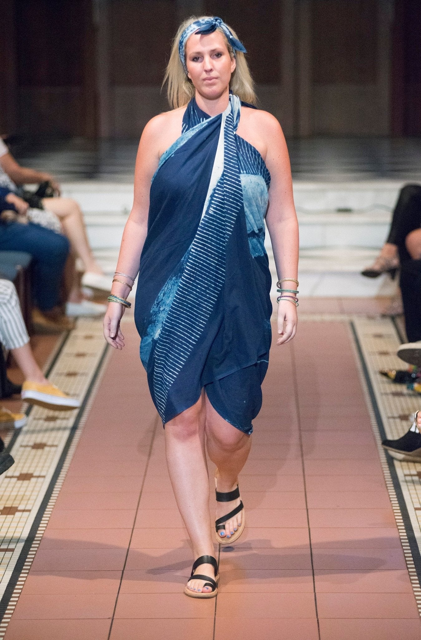 Serenity Indigo handprinted scarf - Che Cose Belle