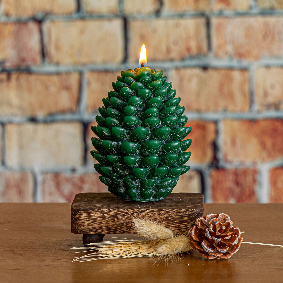 Signature Sculpted Pinecone Candle - Forest - Che Cose Belle