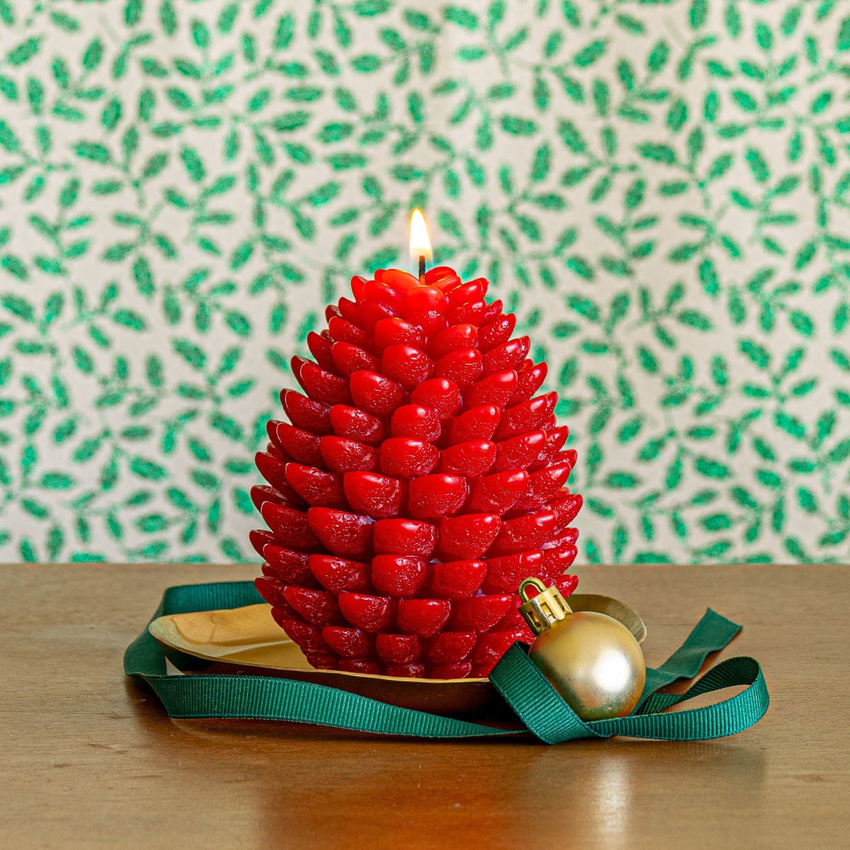 Signature Sculpted Pinecone Candle - Spicy Apple - Che Cose Belle