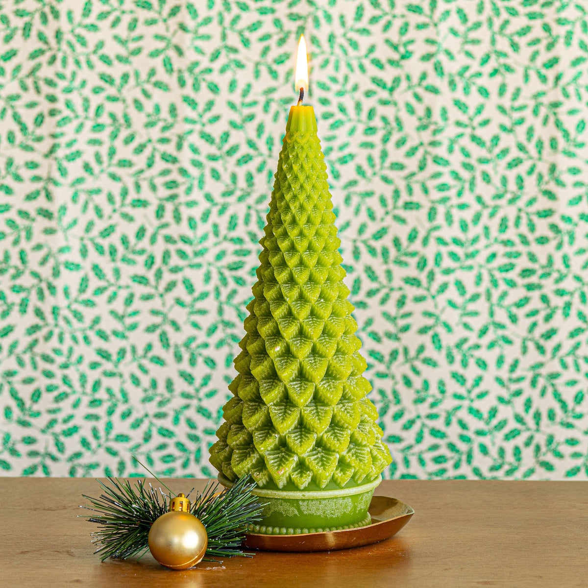 Signature Sculpted Tree Candle - Winterberry Frost - Che Cose Belle