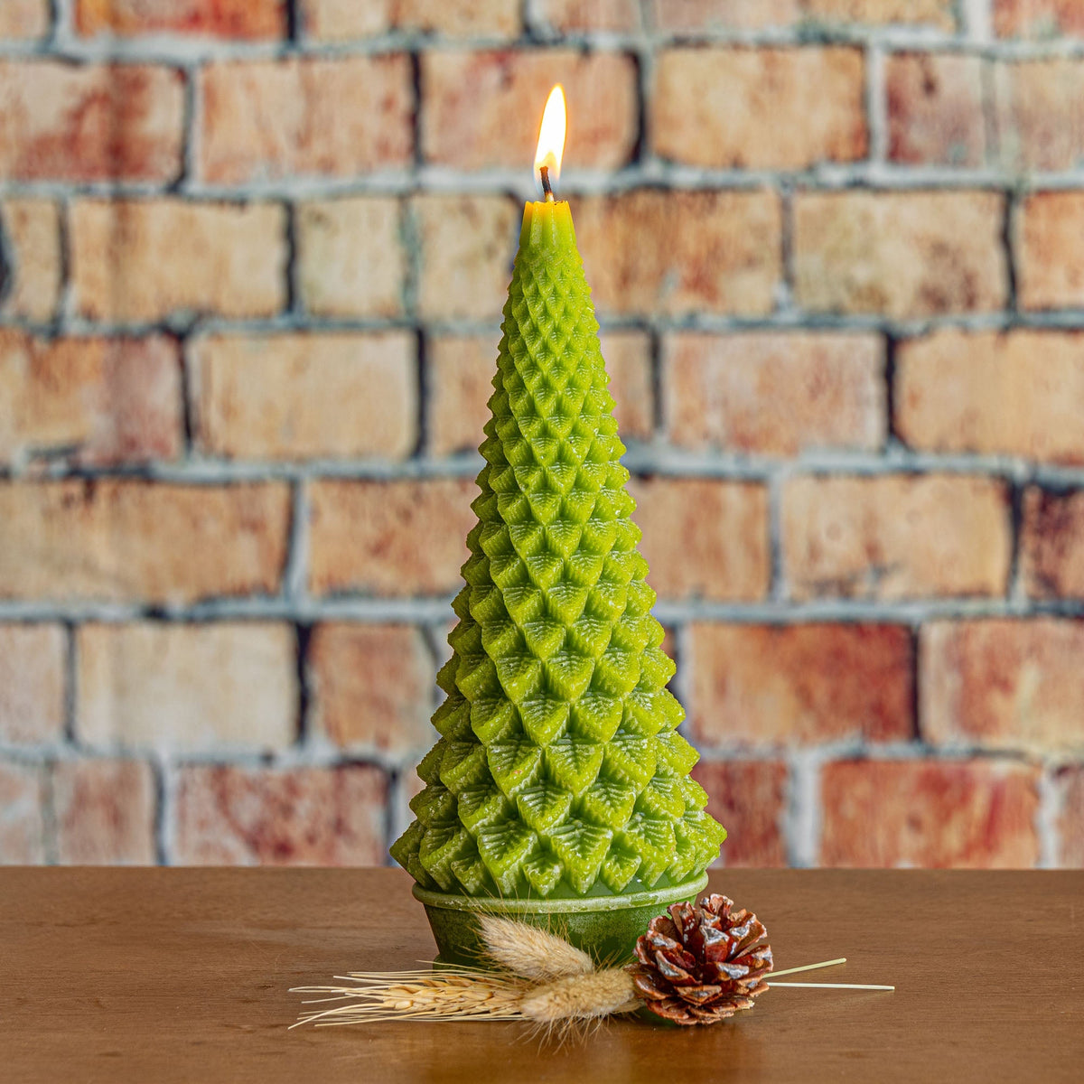 Signature Sculpted Tree Candle - Winterberry Frost - Che Cose Belle