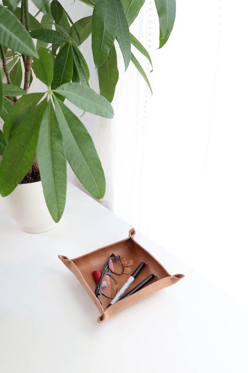 Simple Juniper Valet Tray - Che Cose Belle