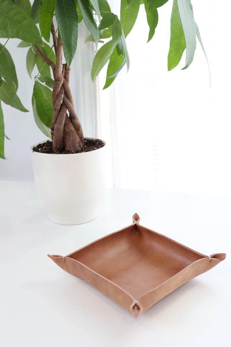 Simple Juniper Valet Tray - Che Cose Belle