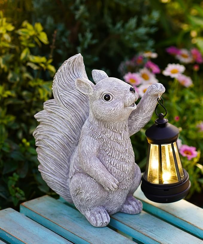 Solar Squirrel Statues for Garden Decor: Outdoor Figurines Sculpture with Lantern for Yard Art Lawn Patio Balcony - Gifts for Mom Grandma - Che Cose Belle