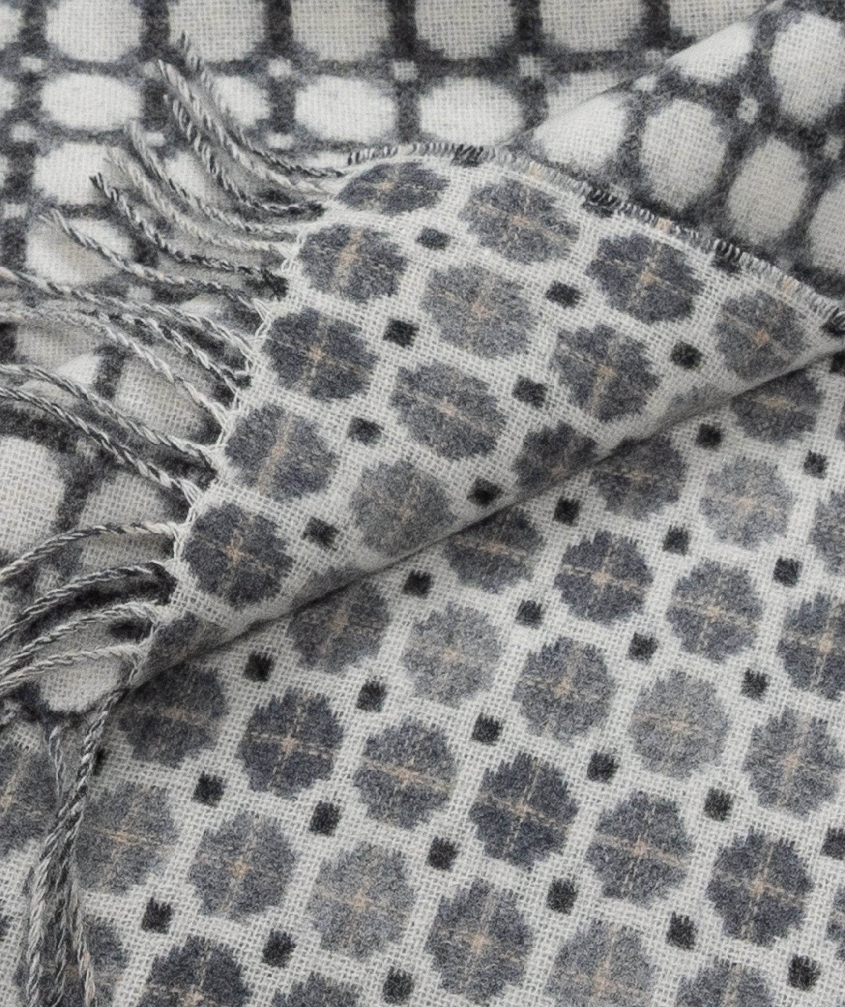 Southampton Home Merino Wool Medallion - Grey - Che Cose Belle