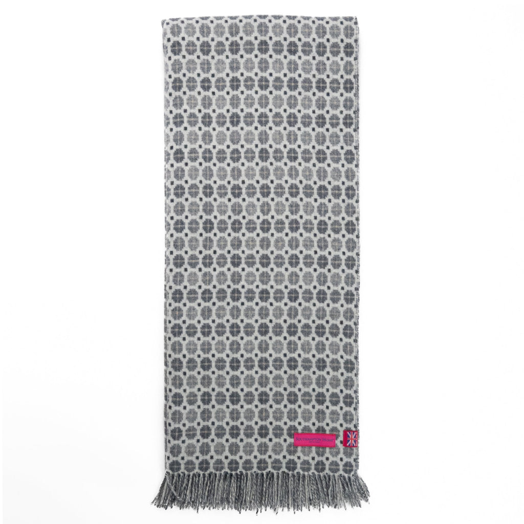 Southampton Home Merino Wool Medallion - Grey - Che Cose Belle