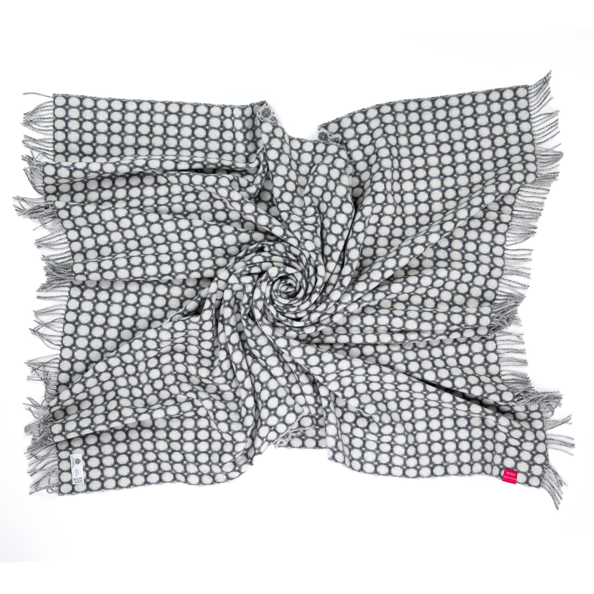 Southampton Home Merino Wool Medallion - Grey - Che Cose Belle