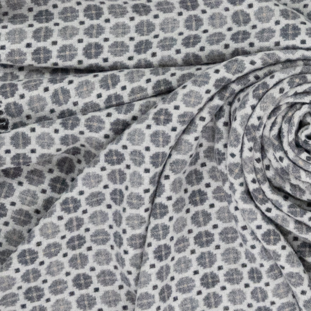 Southampton Home Merino Wool Medallion - Grey - Che Cose Belle