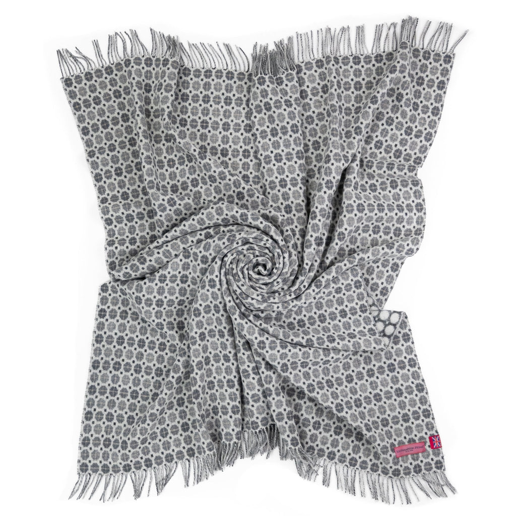 Southampton Home Merino Wool Medallion - Grey - Che Cose Belle