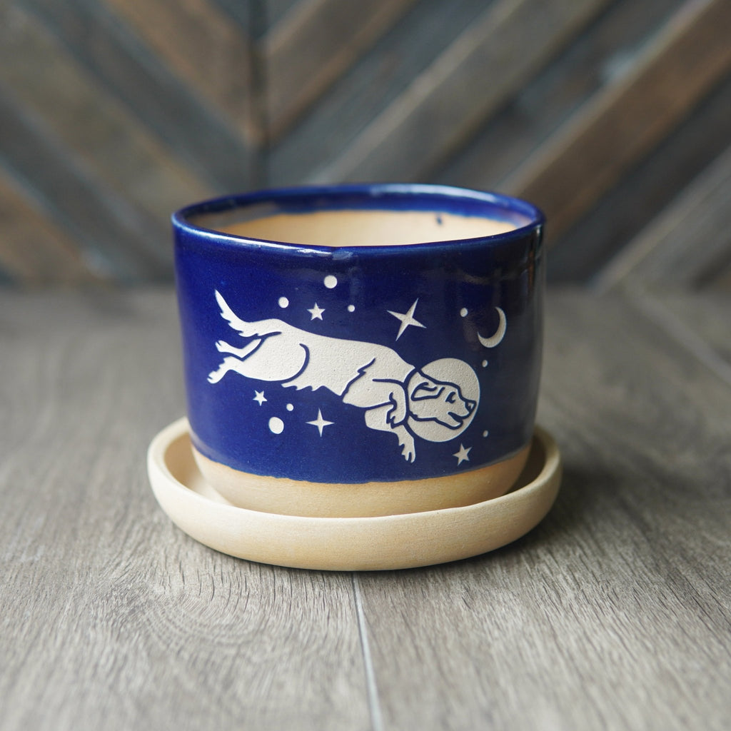 Space Dog Farmhouse Planter with Saucer - Che Cose Belle