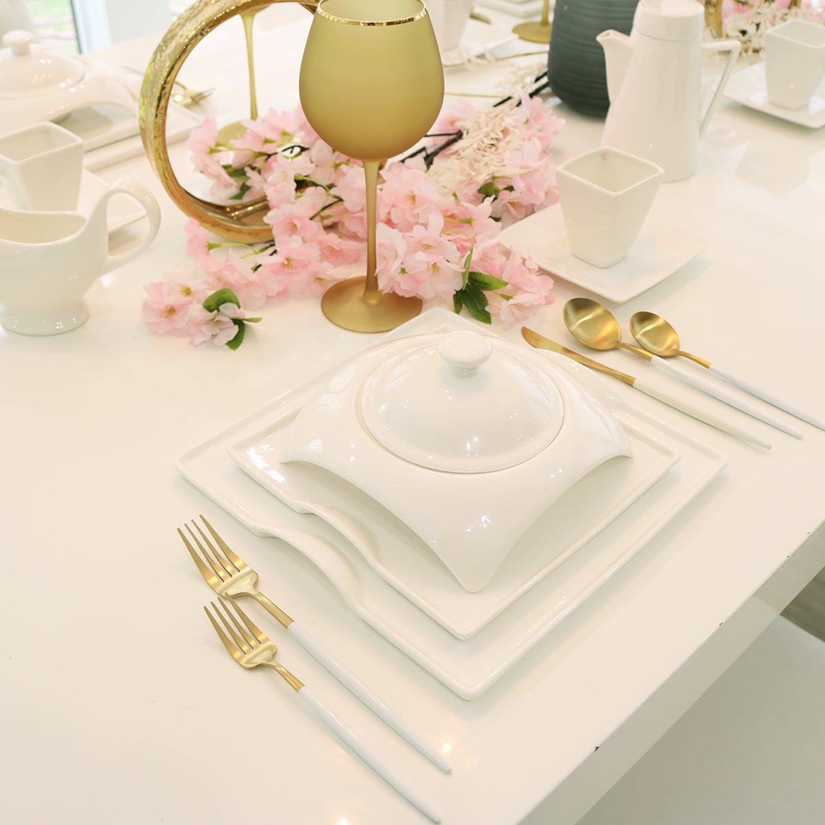 Square Porcelain Dinnerware Set - Che Cose Belle