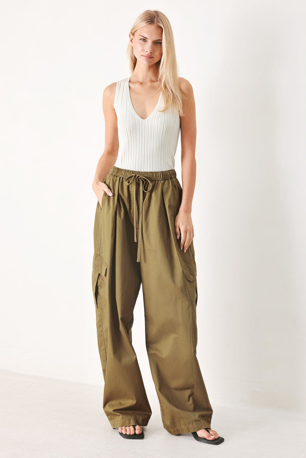 STAY IN MOTION WOVEN BARREL PANTS - Che Cose Belle