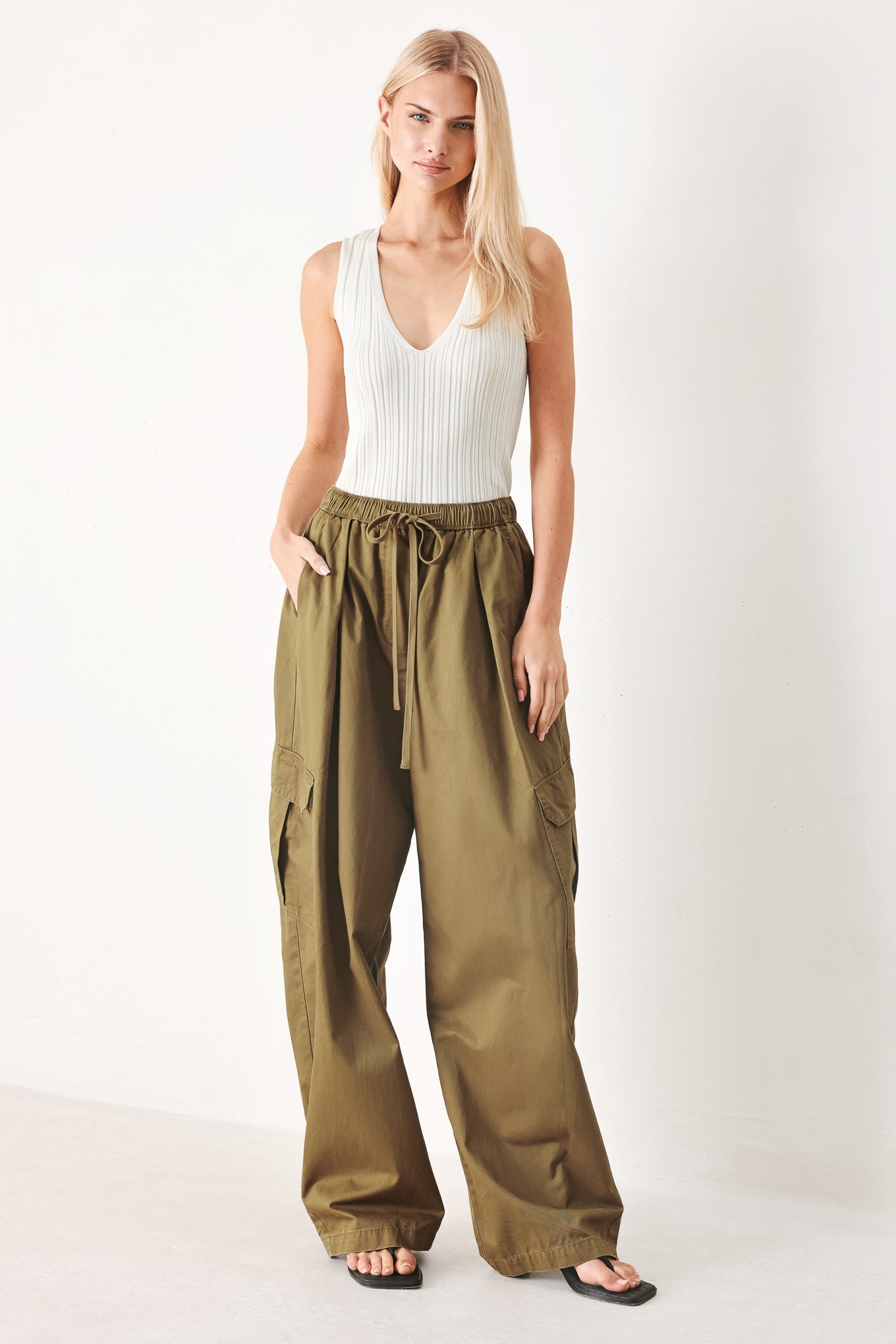 STAY IN MOTION WOVEN BARREL PANTS - Che Cose Belle