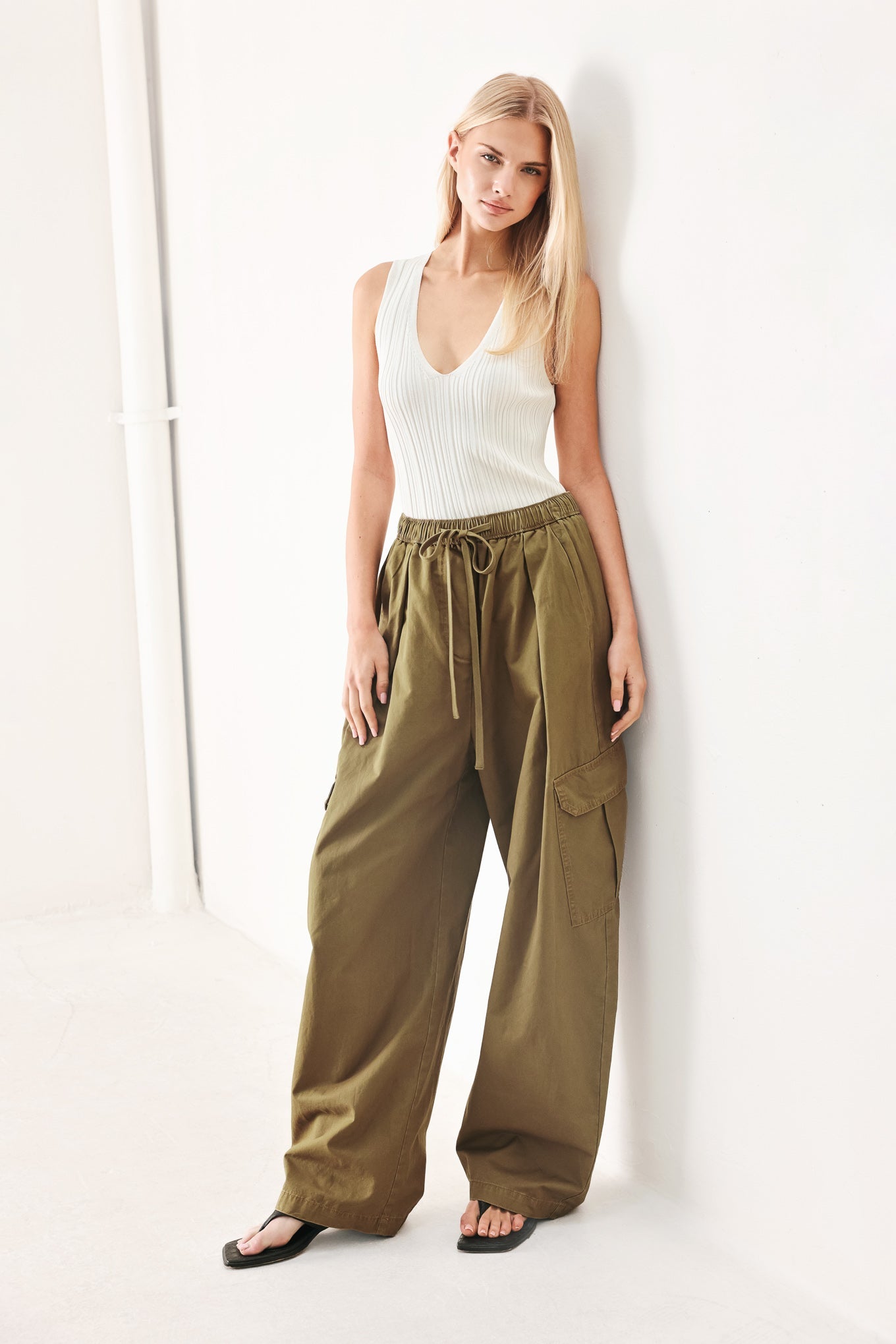 STAY IN MOTION WOVEN BARREL PANTS - Che Cose Belle