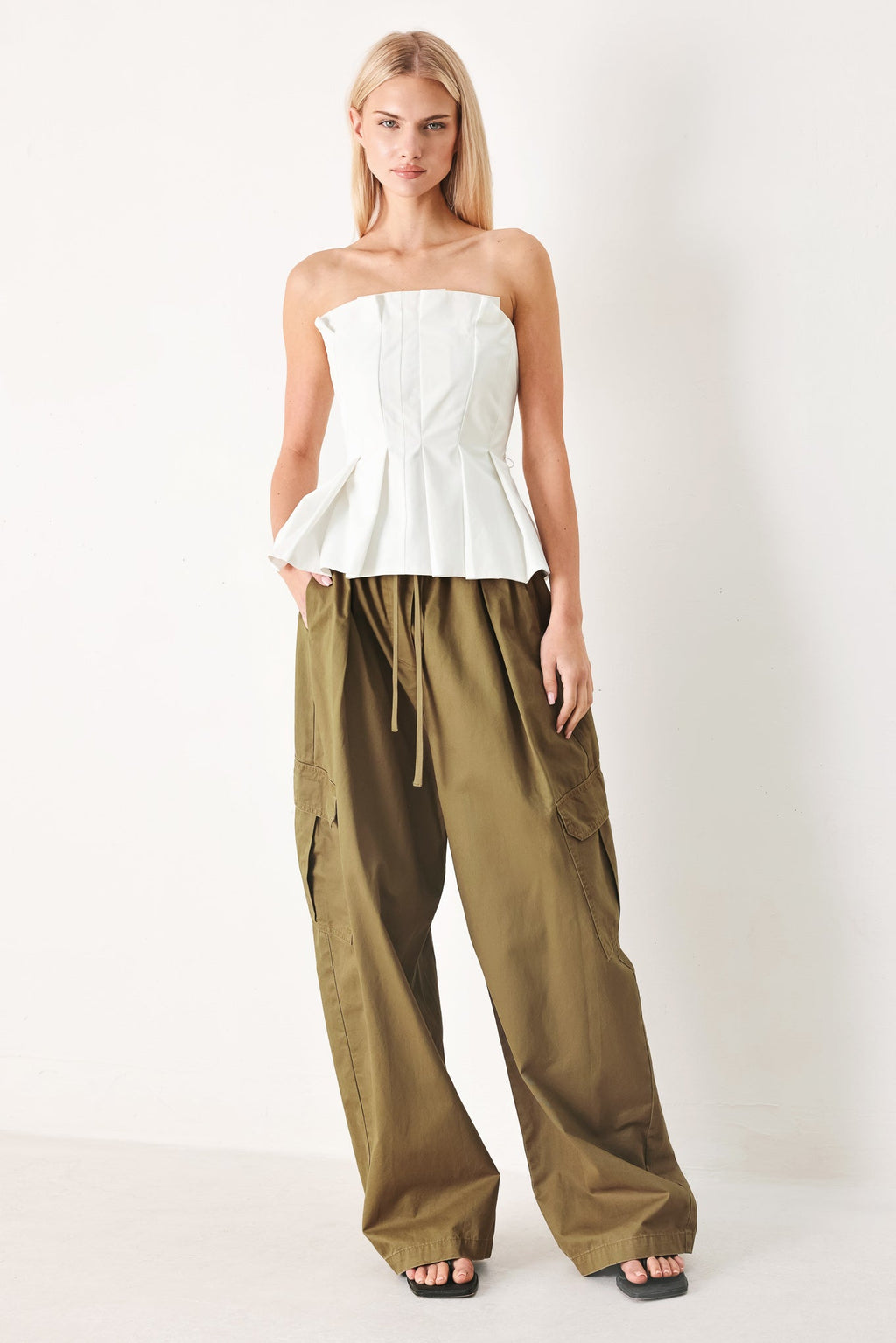 STAY IN MOTION WOVEN BARREL PANTS - Che Cose Belle