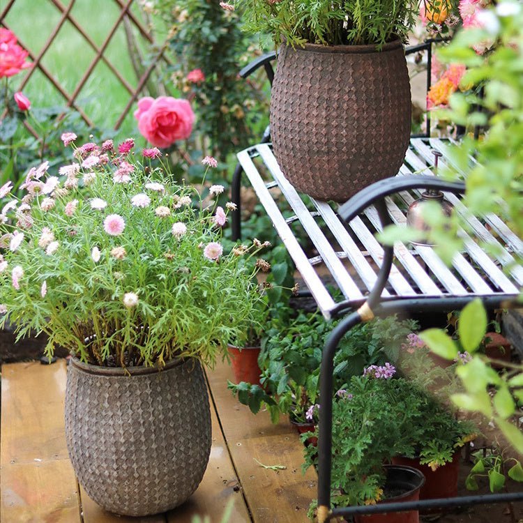 StoneNest Textured Planter - Che Cose Belle