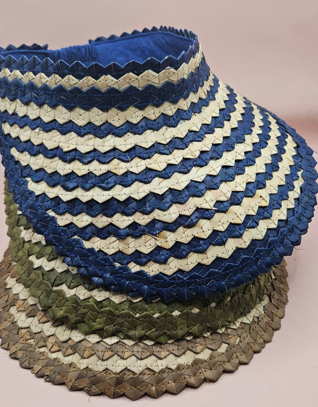 Striped Woven Palm Leaf Visor – Straw Sun Hat | Blue, Green, or Natural | Elastic Back - Che Cose Belle