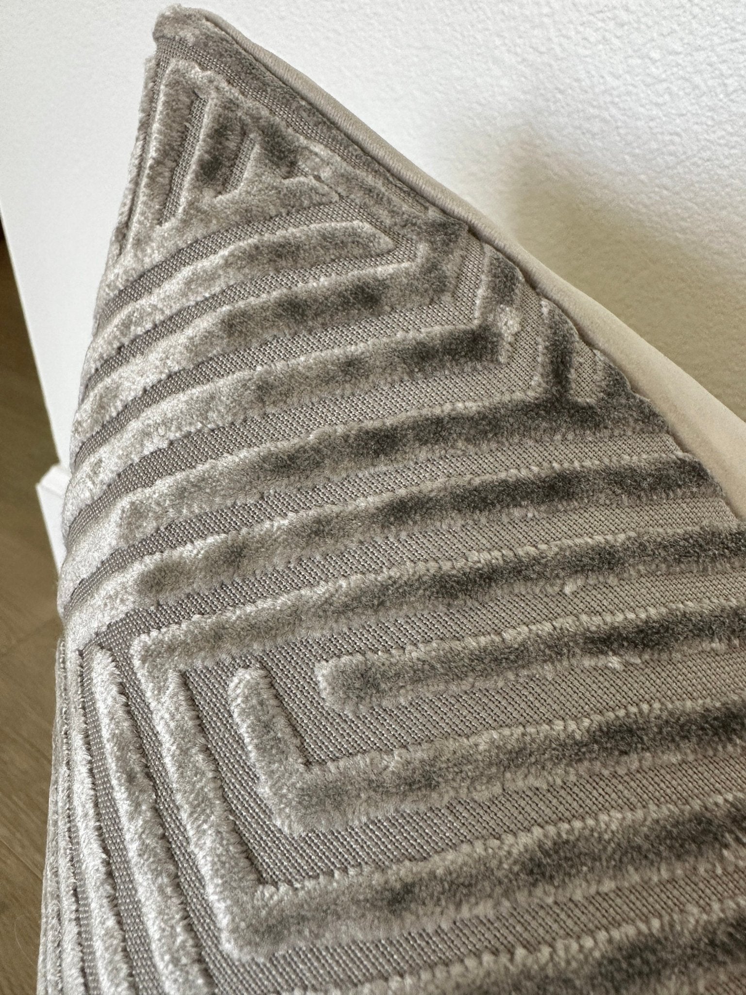 Sun Dial Pillow Cover - Silver - Che Cose Belle