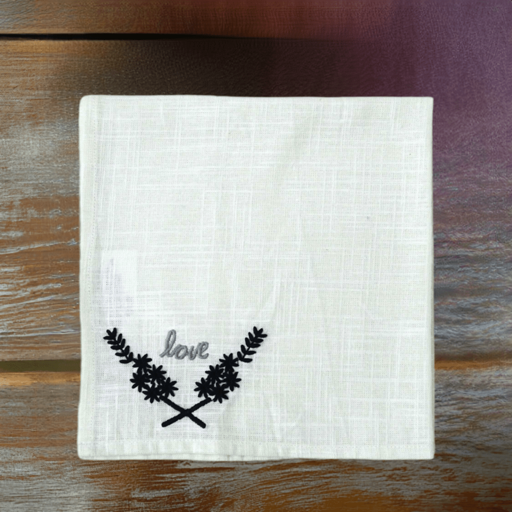 Table Cloth Napkins Set of 4 with Love Embroidery - Che Cose Belle