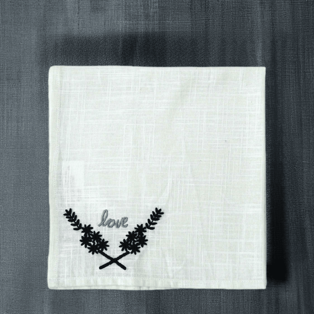 Table Cloth Napkins Set of 4 with Love Embroidery - Che Cose Belle
