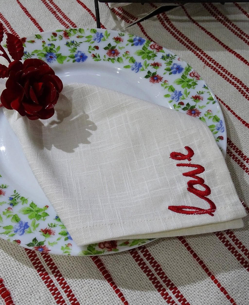 Table Cloth Napkins Set of 4 with Red Embroidery - Che Cose Belle