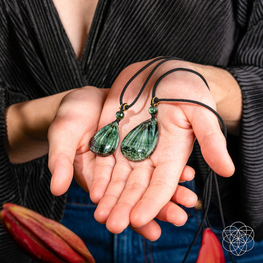 The Angel by My Side – Rare Seraphinite Pendant - Che Cose Belle