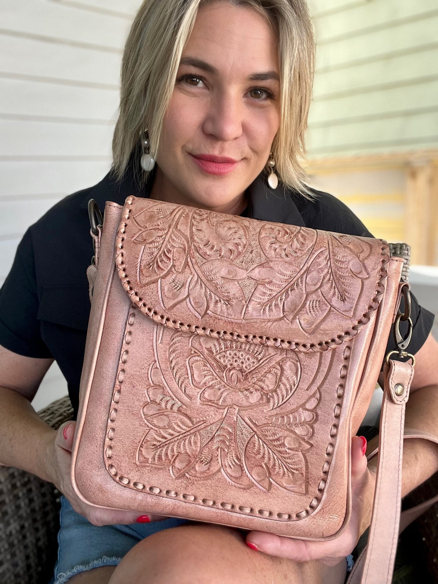 The Kimberly| Hand-Tooled Leather Messenger Bag - Che Cose Belle
