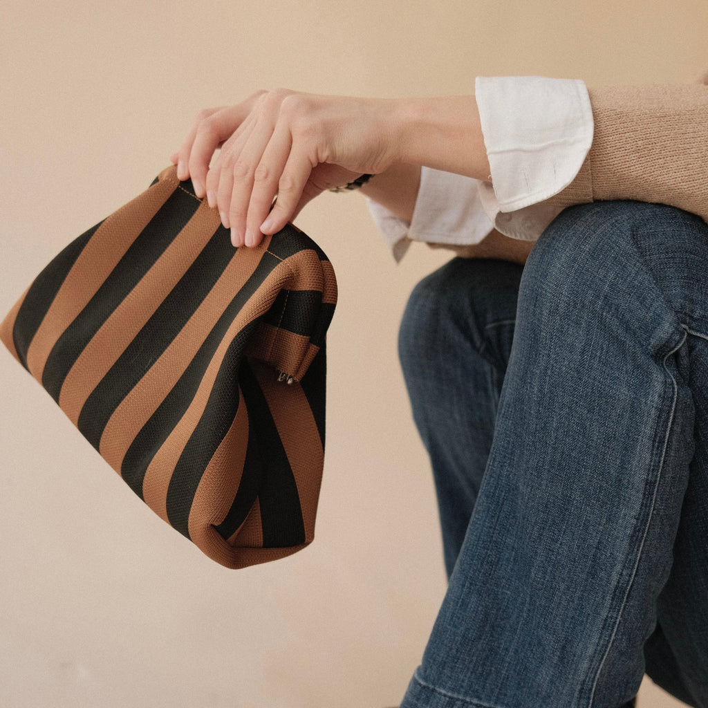 The Original Brown Everywhere Clutch - Che Cose Belle