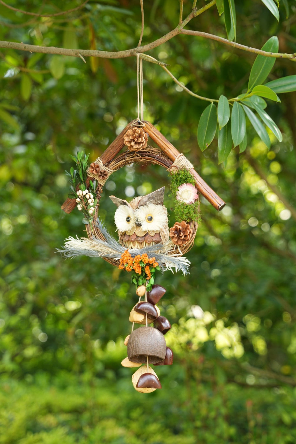 "The Owl's Forest Home" - Natural Wreath Wind Chime with Pinecone Owl & Floral Accents - Che Cose Belle