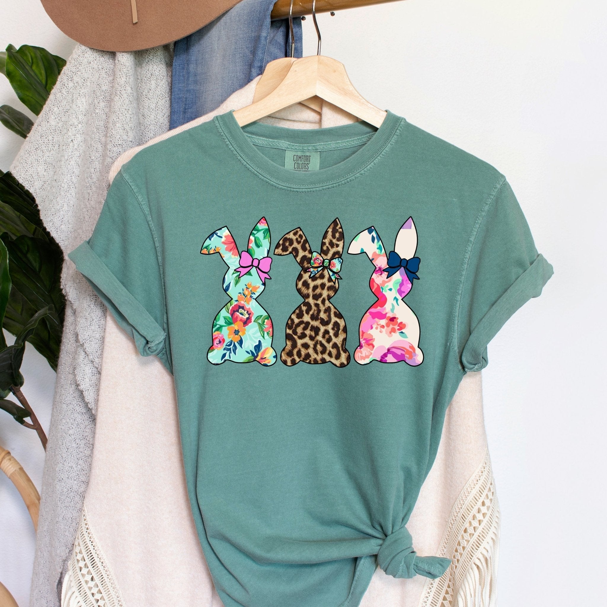 Three Easter Bunnies Comfort Colors Tshirt - Che Cose Belle