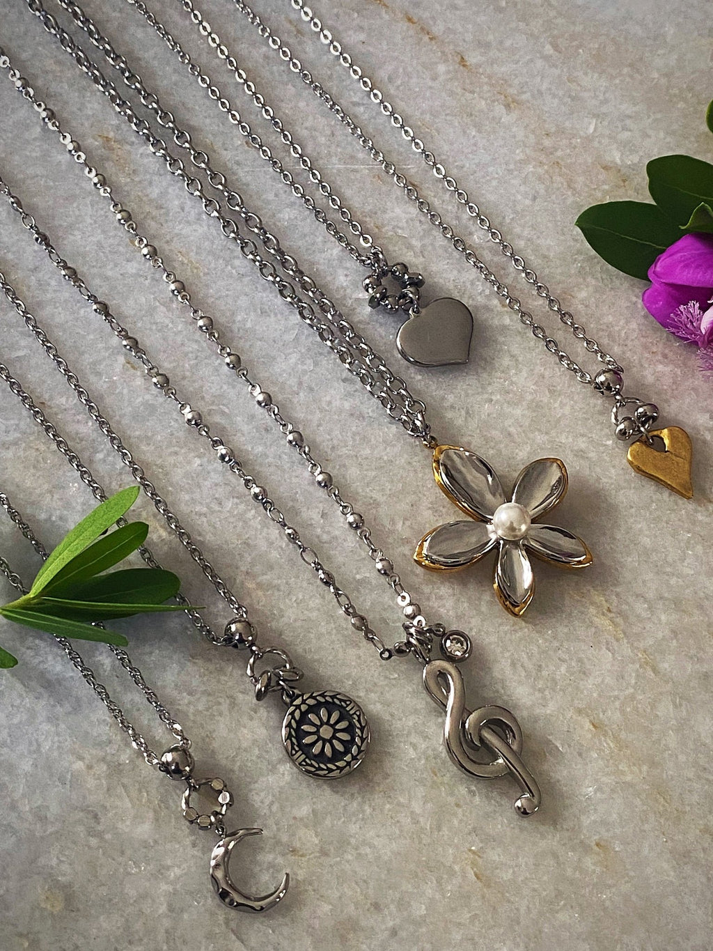 TINY MOON NECKLACE - Che Cose Belle