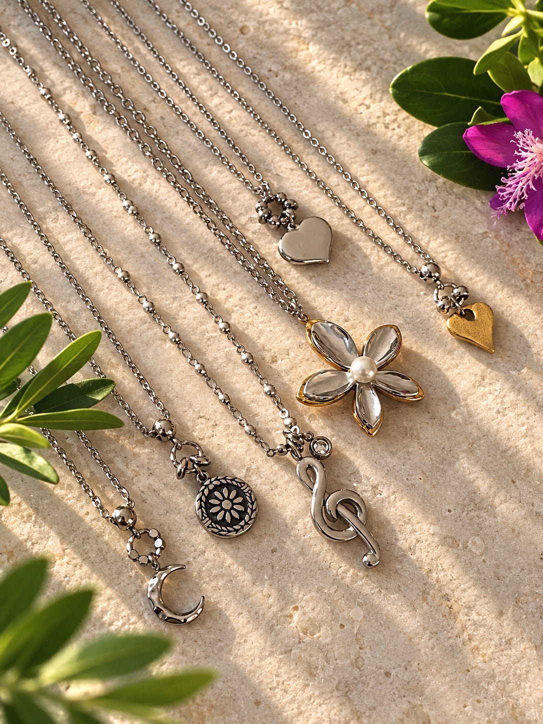 TINY MOON NECKLACE - Che Cose Belle