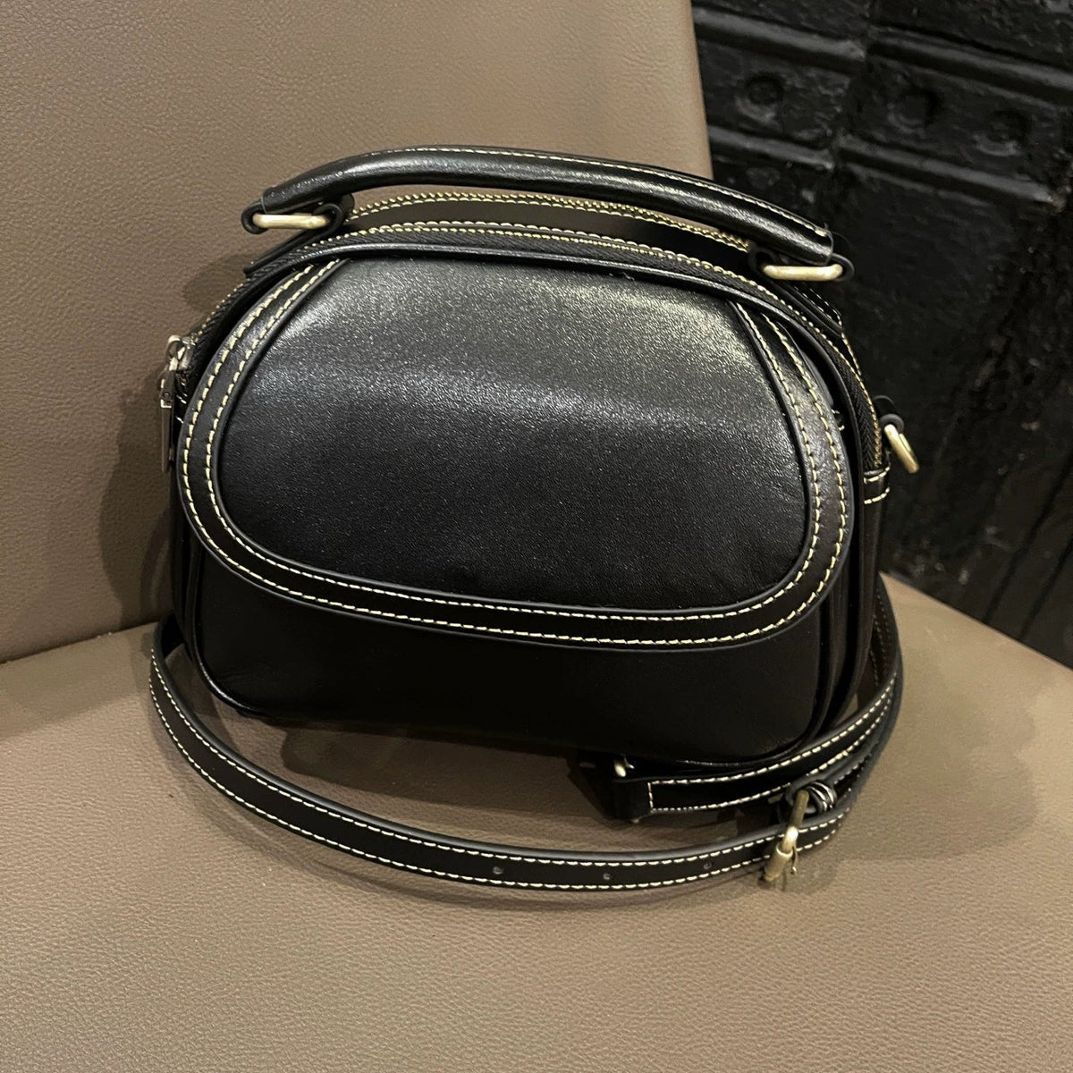 Top-grain Leather Single-shoulder Crossbody Bag, 2025 New Women's Vintage Handbag, Stylish And Versatile Simple Small Round Bag - Che Cose Belle