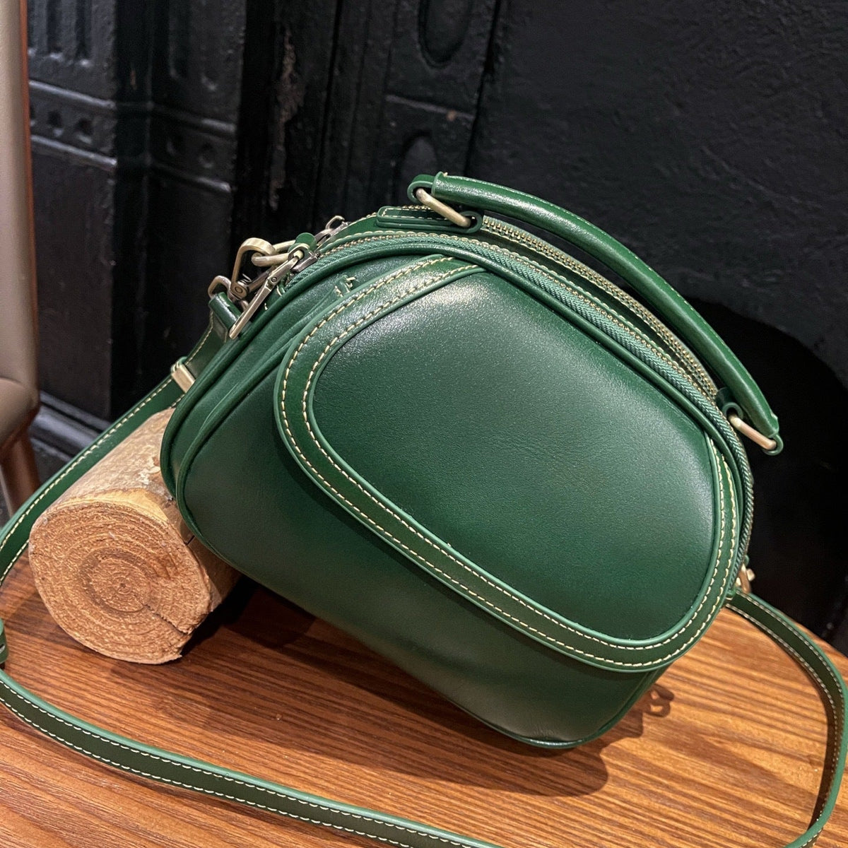 Top-grain Leather Single-shoulder Crossbody Bag, 2025 New Women's Vintage Handbag, Stylish And Versatile Simple Small Round Bag - Che Cose Belle