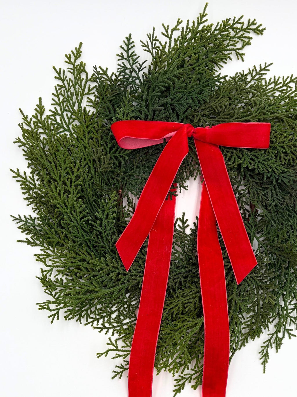 Traditional Red Mini Cedar Cabinet Wreaths with Ribbon - Che Cose Belle
