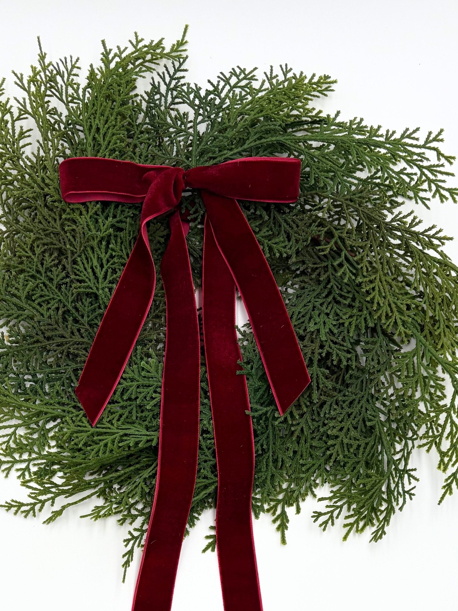 Traditional Red Mini Cedar Cabinet Wreaths with Ribbon - Che Cose Belle