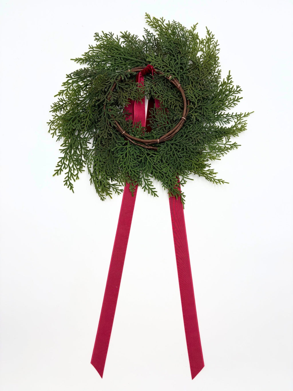 Traditional Red Mini Cedar Cabinet Wreaths with Ribbon - Che Cose Belle