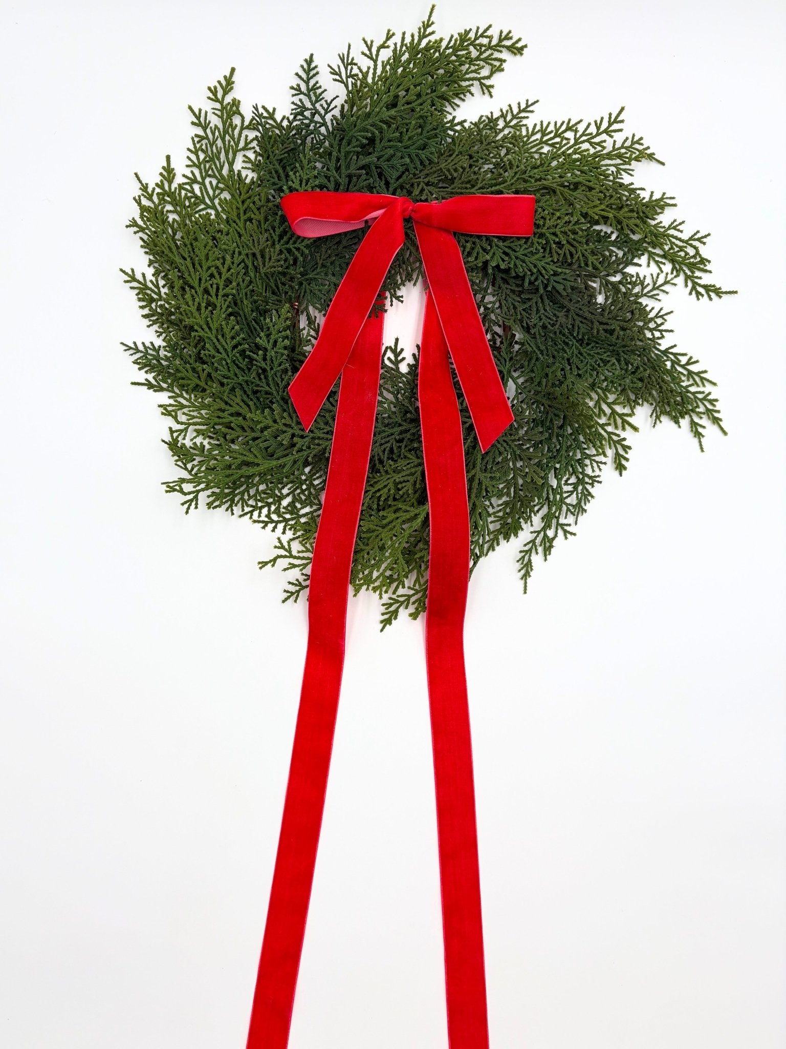 Traditional Red Mini Cedar Cabinet Wreaths with Ribbon - Che Cose Belle