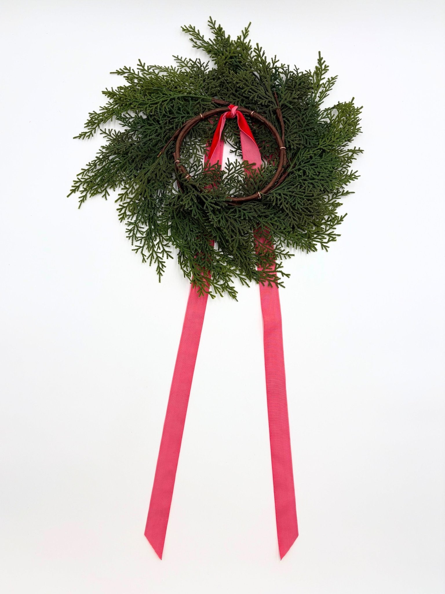 Traditional Red Mini Cedar Cabinet Wreaths with Ribbon - Che Cose Belle