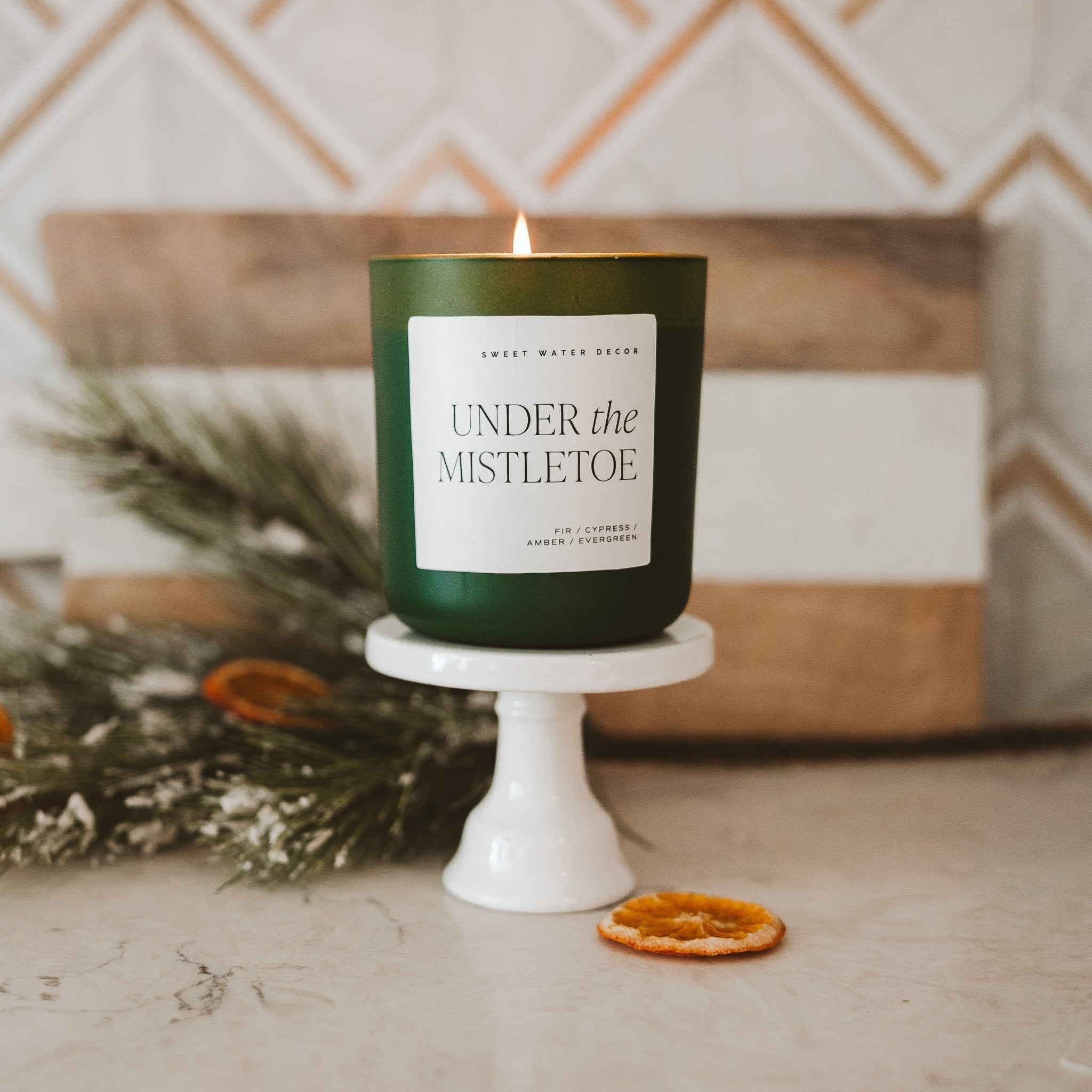 Under the Mistletoe Soy Candle - Green Matte Jar - 15 oz (Fraser Fir) - Che Cose Belle