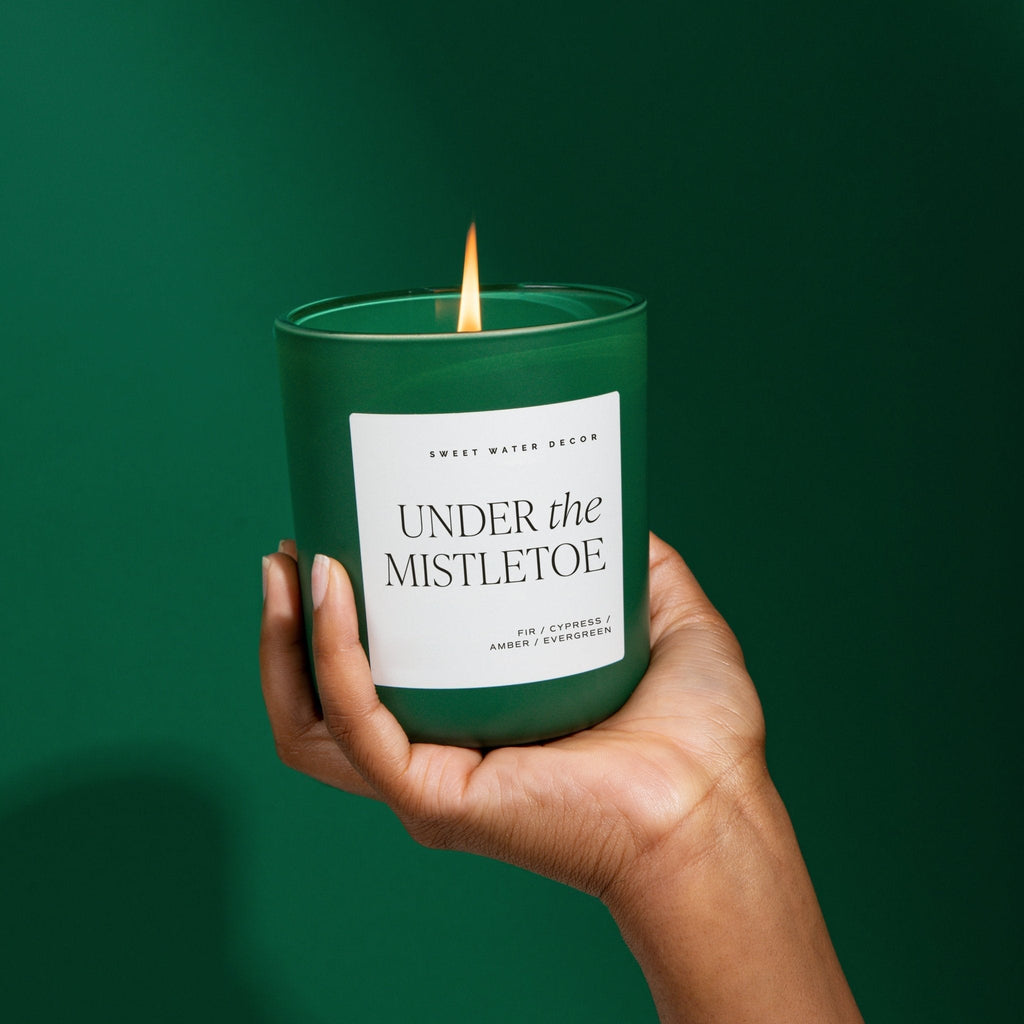 Under the Mistletoe Soy Candle - Green Matte Jar - 15 oz (Fraser Fir) - Che Cose Belle