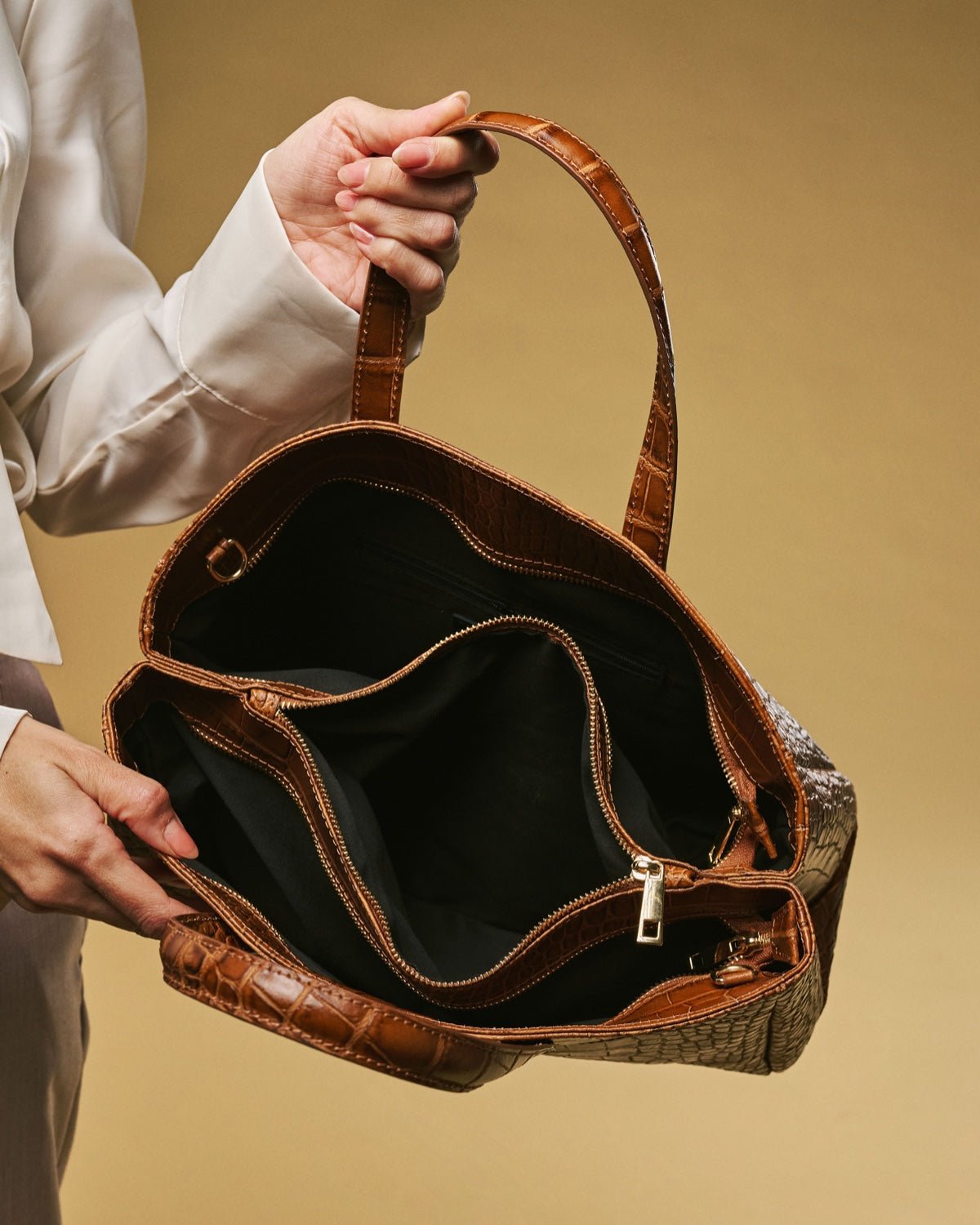 Valentina (cognac) - Italian calf leather women's handbag (with shoulder strap) - Che Cose Belle