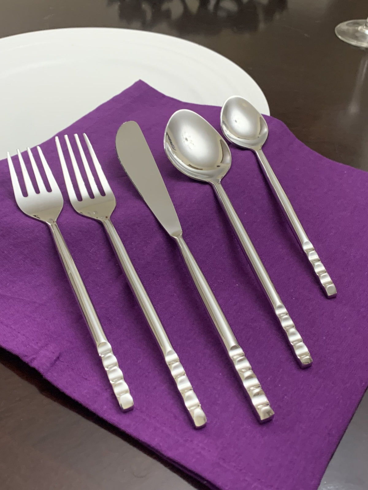 Vibhsa 20 Piece Flatware Set, Service for 4-Modern - Che Cose Belle