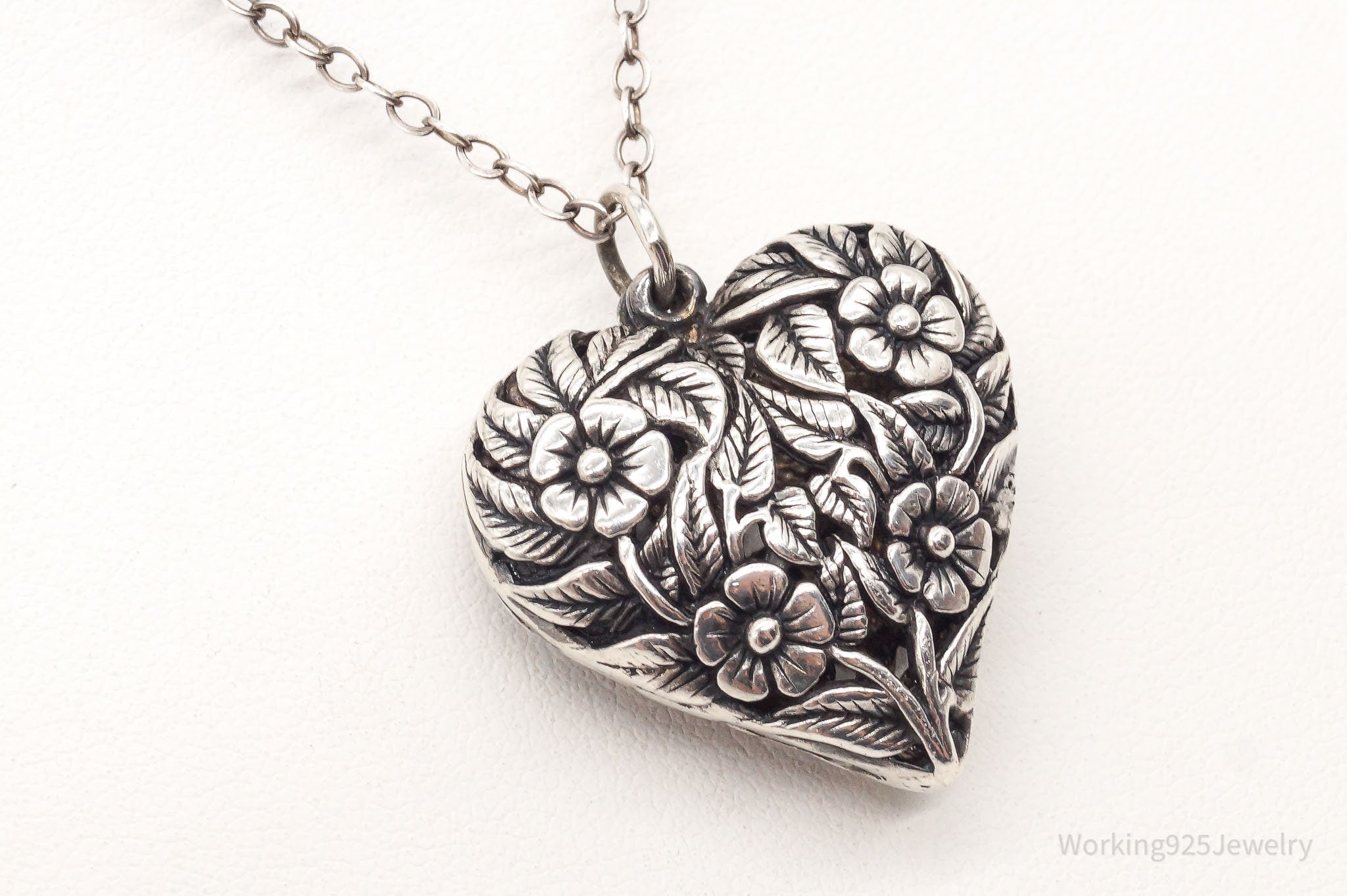 Vintage Large Heart and Flowers Sterling Silver Necklace - Che Cose Belle