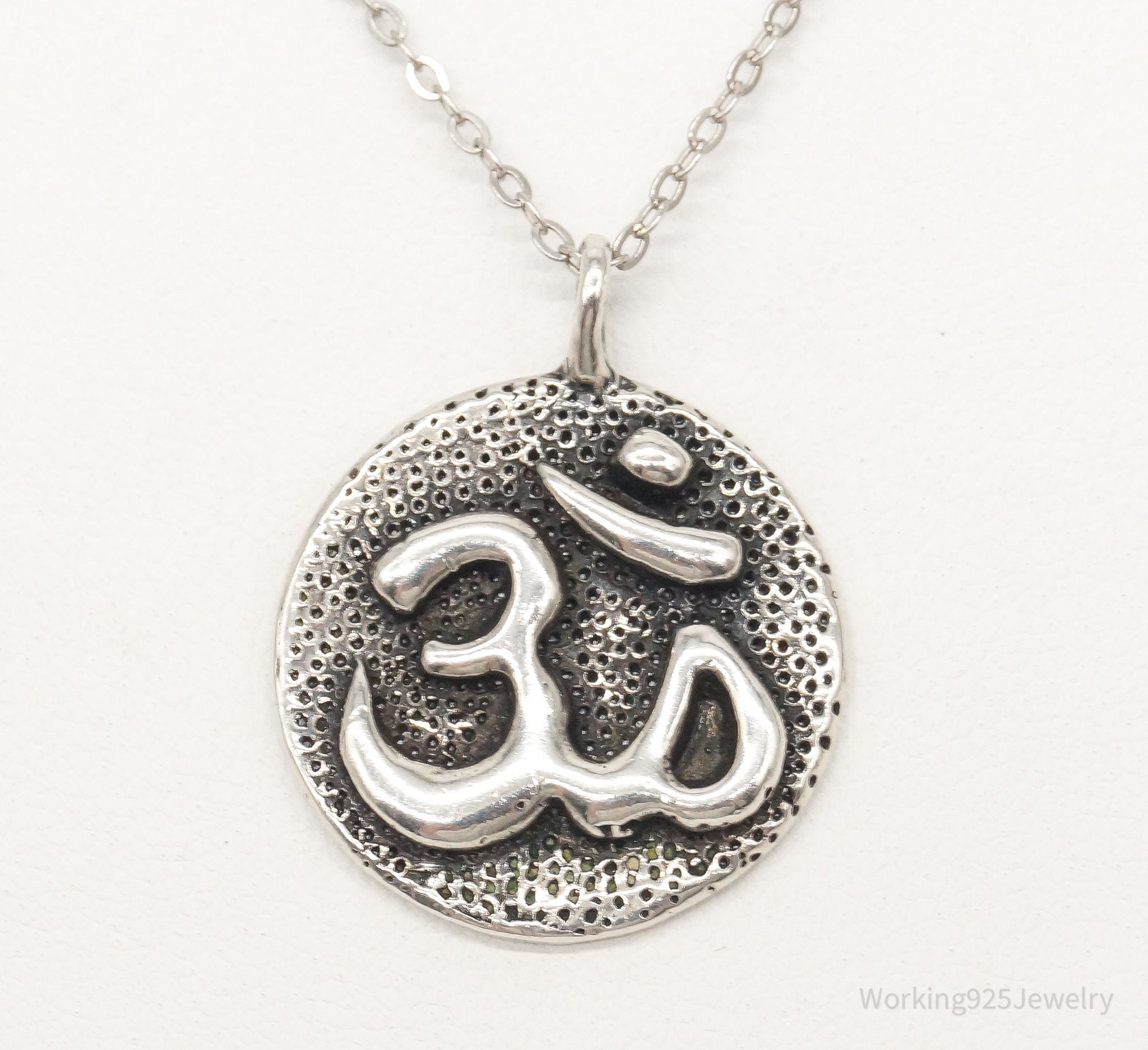 Vintage Om Symbol Sterling Silver Necklace - Che Cose Belle