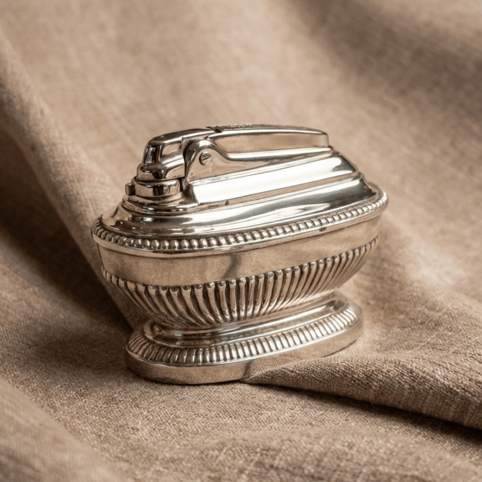 Vintage Ronson Queen Anne Table Lighter - Genuine 1950s Tobacciana - Che Cose Belle